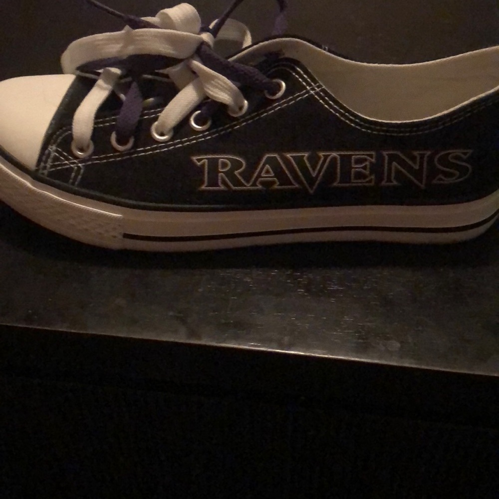 Converse like tennis shoes